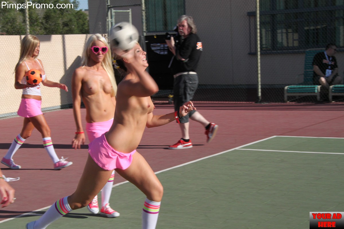 https://www.pimpspromo.com/wp-content/gallery/lightspeed-naked/dodgeball_6823.jpg