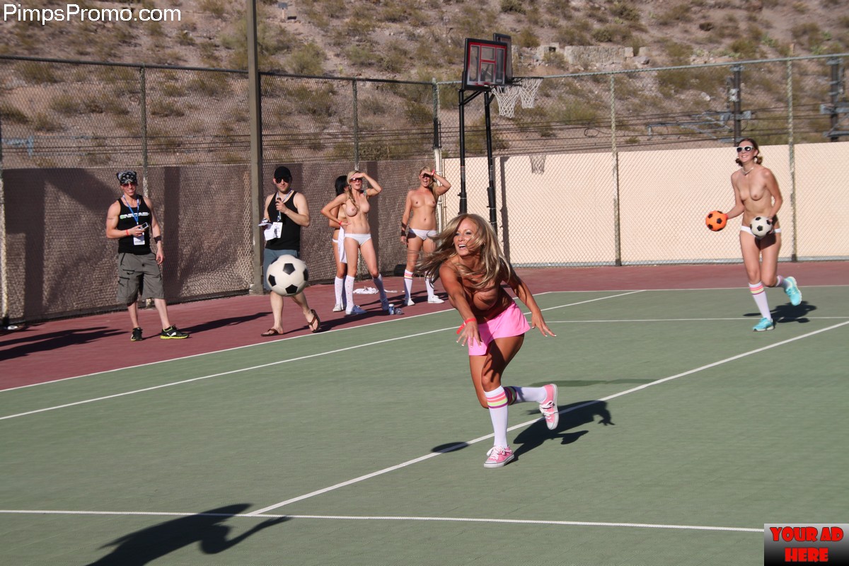 https://www.pimpspromo.com/wp-content/gallery/lightspeed-naked/dodgeball_6988.jpg